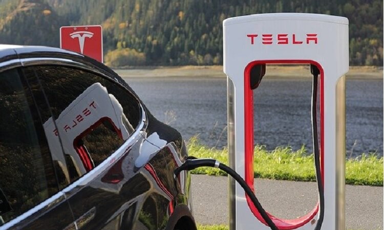 Tesla: Elektroautounternehmen mit High-Tech